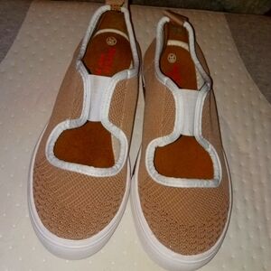 Ladies Brand New Bernie Mev Slip On's